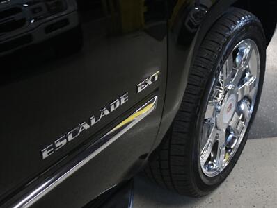 2013 Cadillac Escalade EXT Luxury AWD   - Photo 8 - Addison, IL 60101