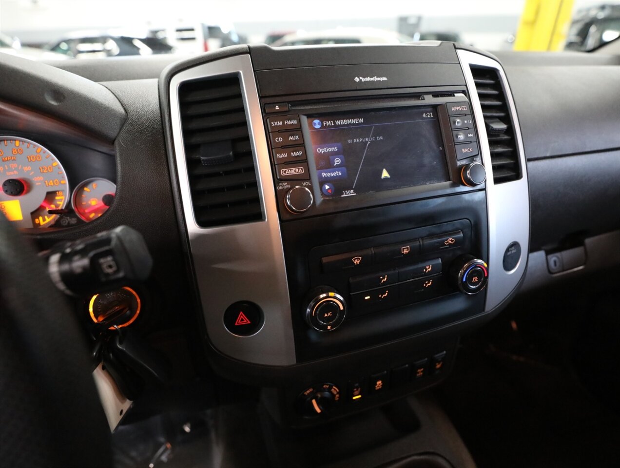 2015 Nissan Xterra PRO-4X - Photo 33 - Addison, IL 60101