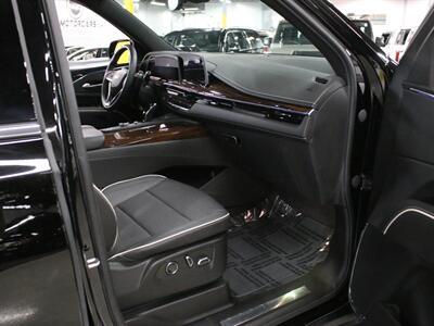 2023 Cadillac Escalade Premium Luxury   - Photo 18 - Addison, IL 60101