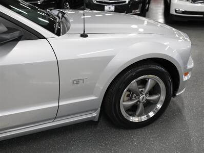 2005 Ford Mustang GT Premium   - Photo 9 - Addison, IL 60101