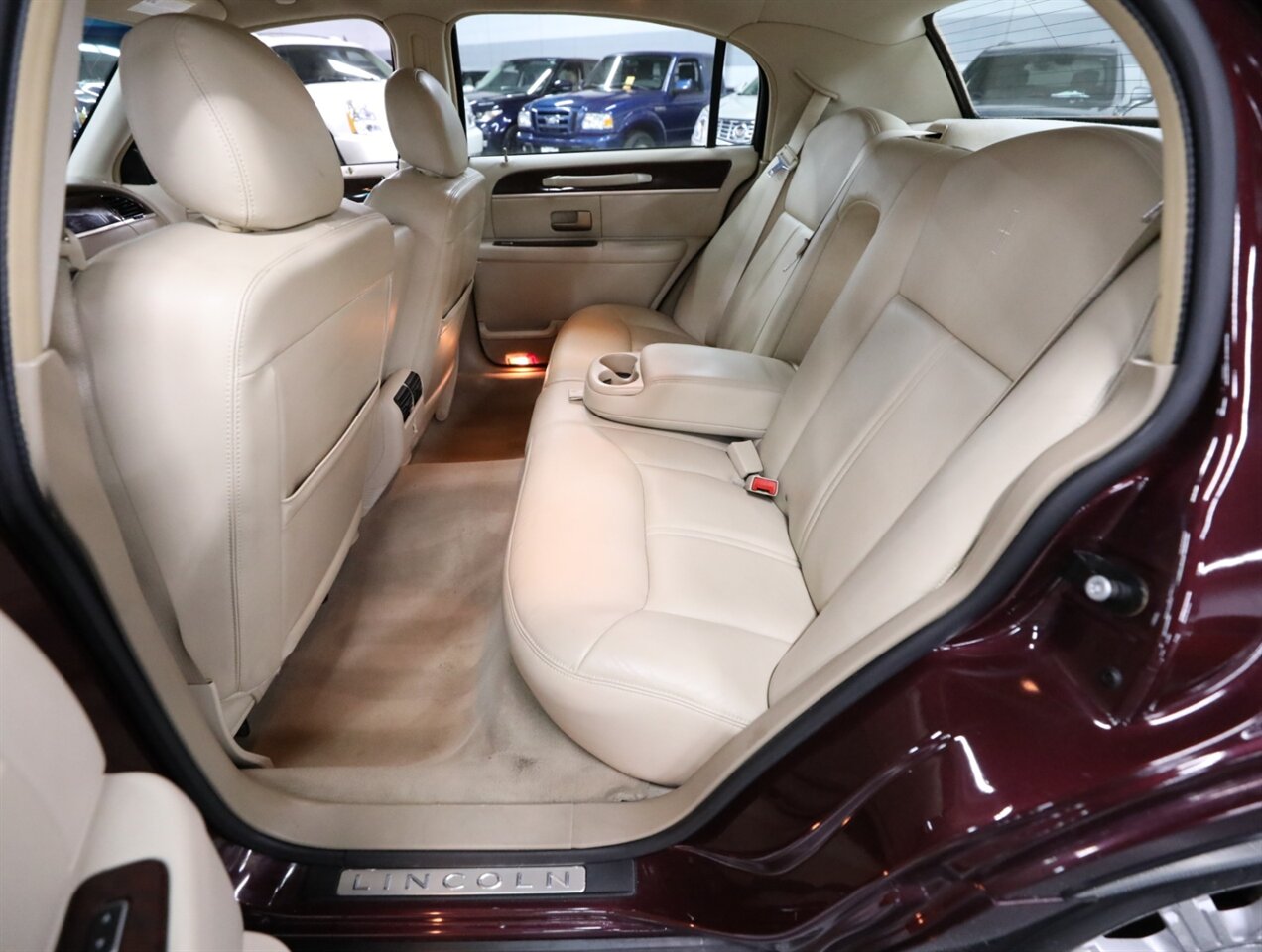 2008 Lincoln Town Car Signature Limited - Photo 23 - Addison, IL 60101