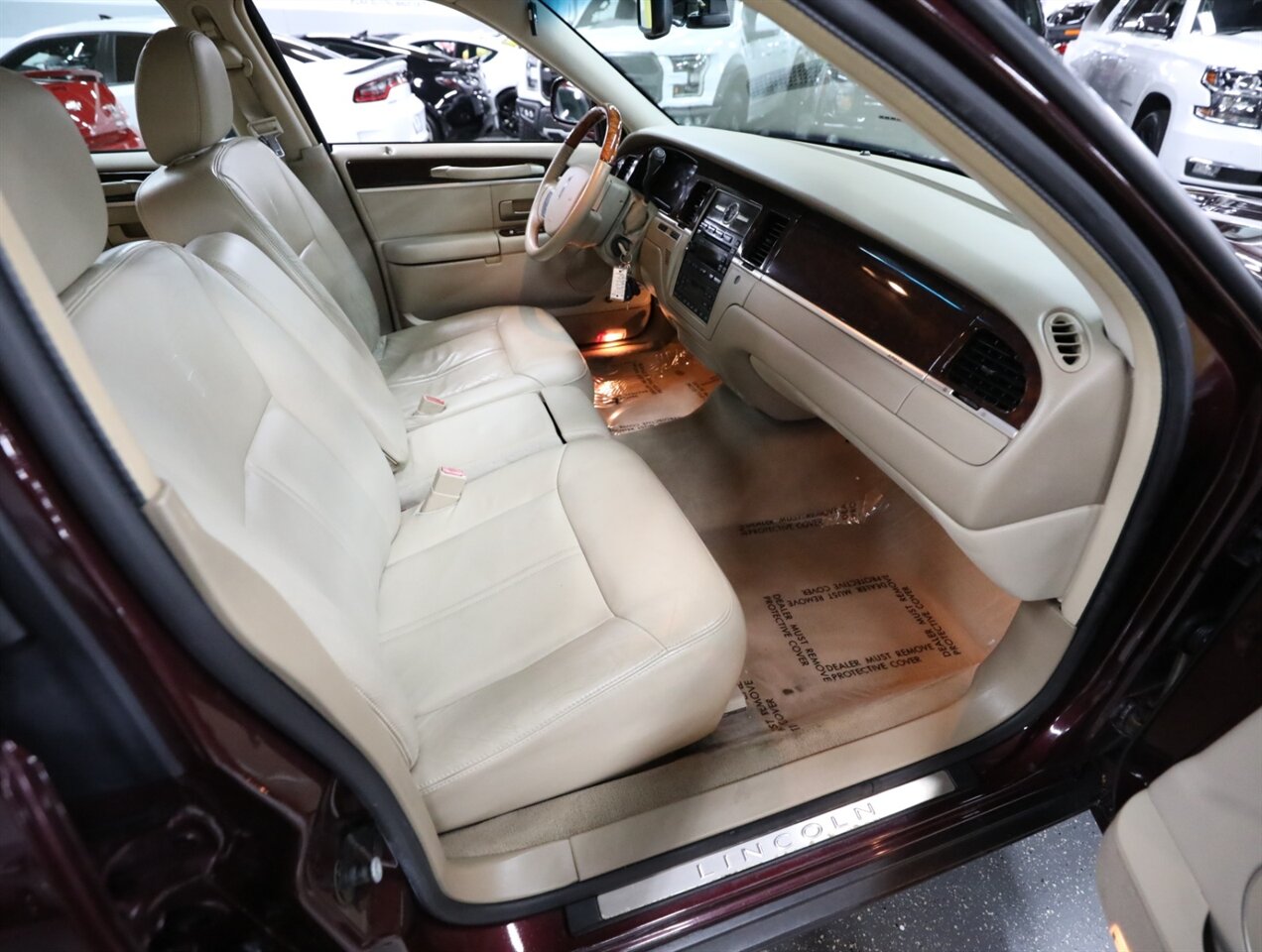 2008 Lincoln Town Car Signature Limited - Photo 16 - Addison, IL 60101