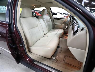 2008 Lincoln Town Car Signature Limited - Photo 17 - Addison, IL 60101