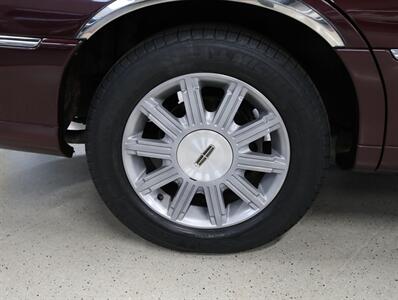 2008 Lincoln Town Car Signature Limited - Photo 39 - Addison, IL 60101