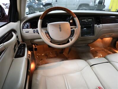 2008 Lincoln Town Car Signature Limited - Photo 24 - Addison, IL 60101