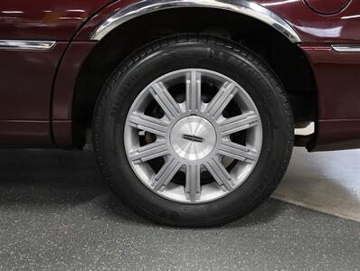 2008 Lincoln Town Car Signature Limited - Photo 36 - Addison, IL 60101