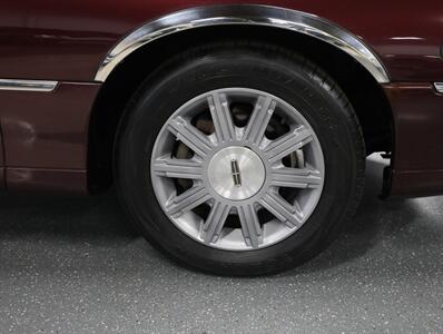 2008 Lincoln Town Car Signature Limited - Photo 38 - Addison, IL 60101