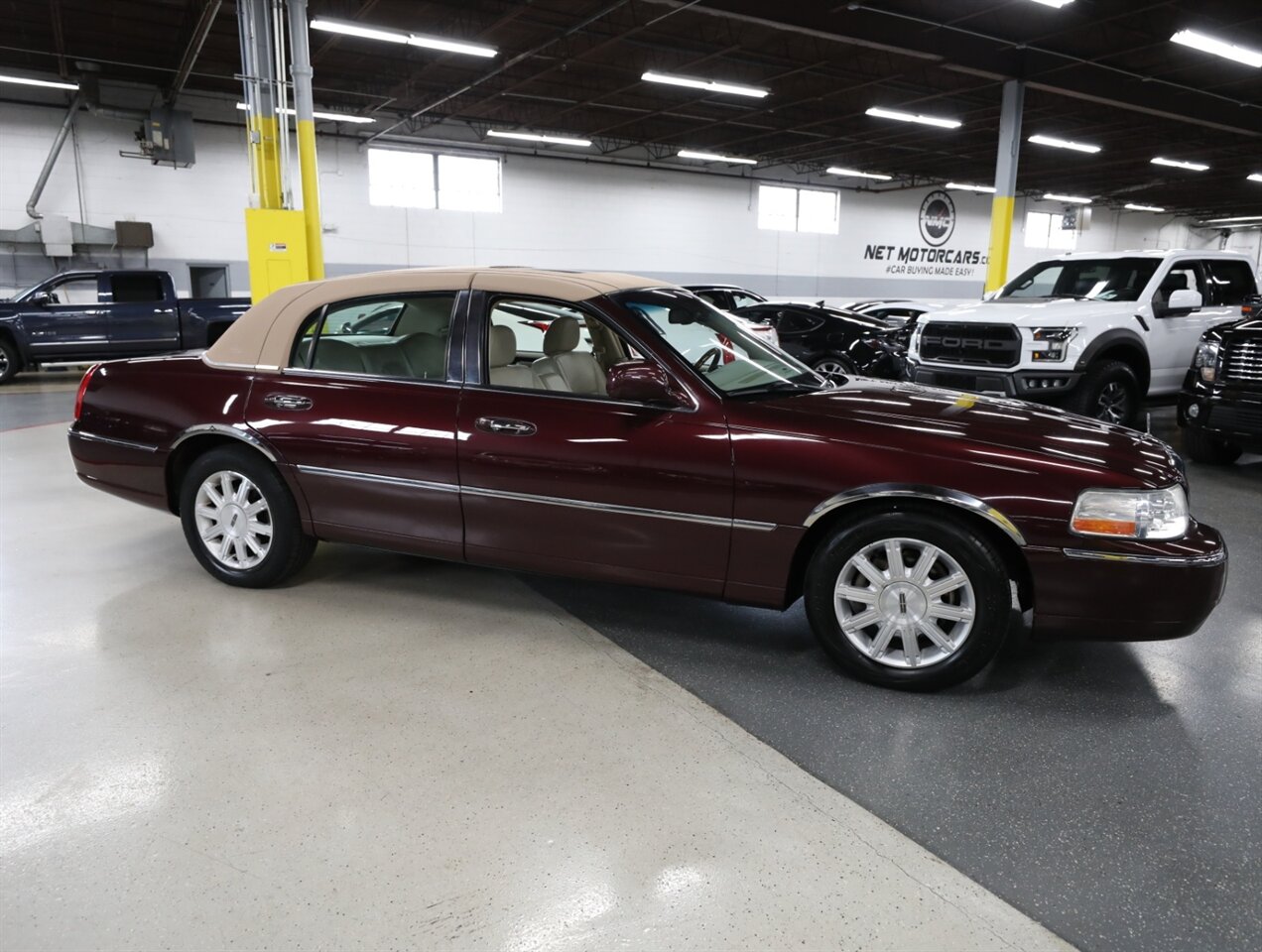 2008 Lincoln Town Car Signature Limited - Photo 8 - Addison, IL 60101