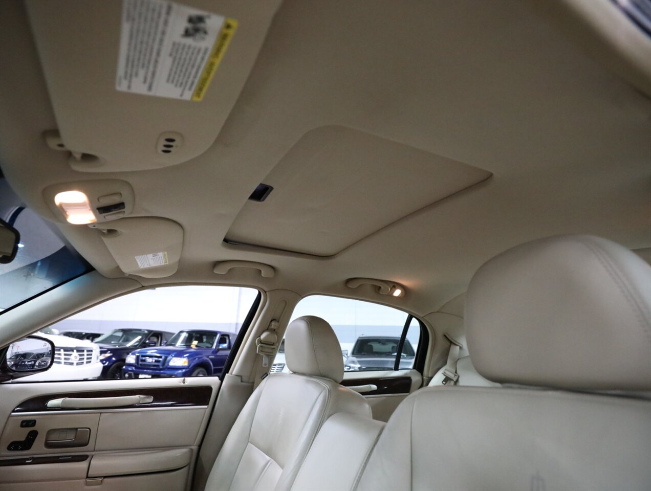 2008 Lincoln Town Car Signature Limited - Photo 29 - Addison, IL 60101