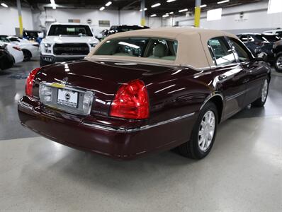 2008 Lincoln Town Car Signature Limited - Photo 9 - Addison, IL 60101