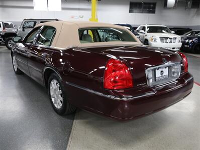 2008 Lincoln Town Car Signature Limited - Photo 11 - Addison, IL 60101