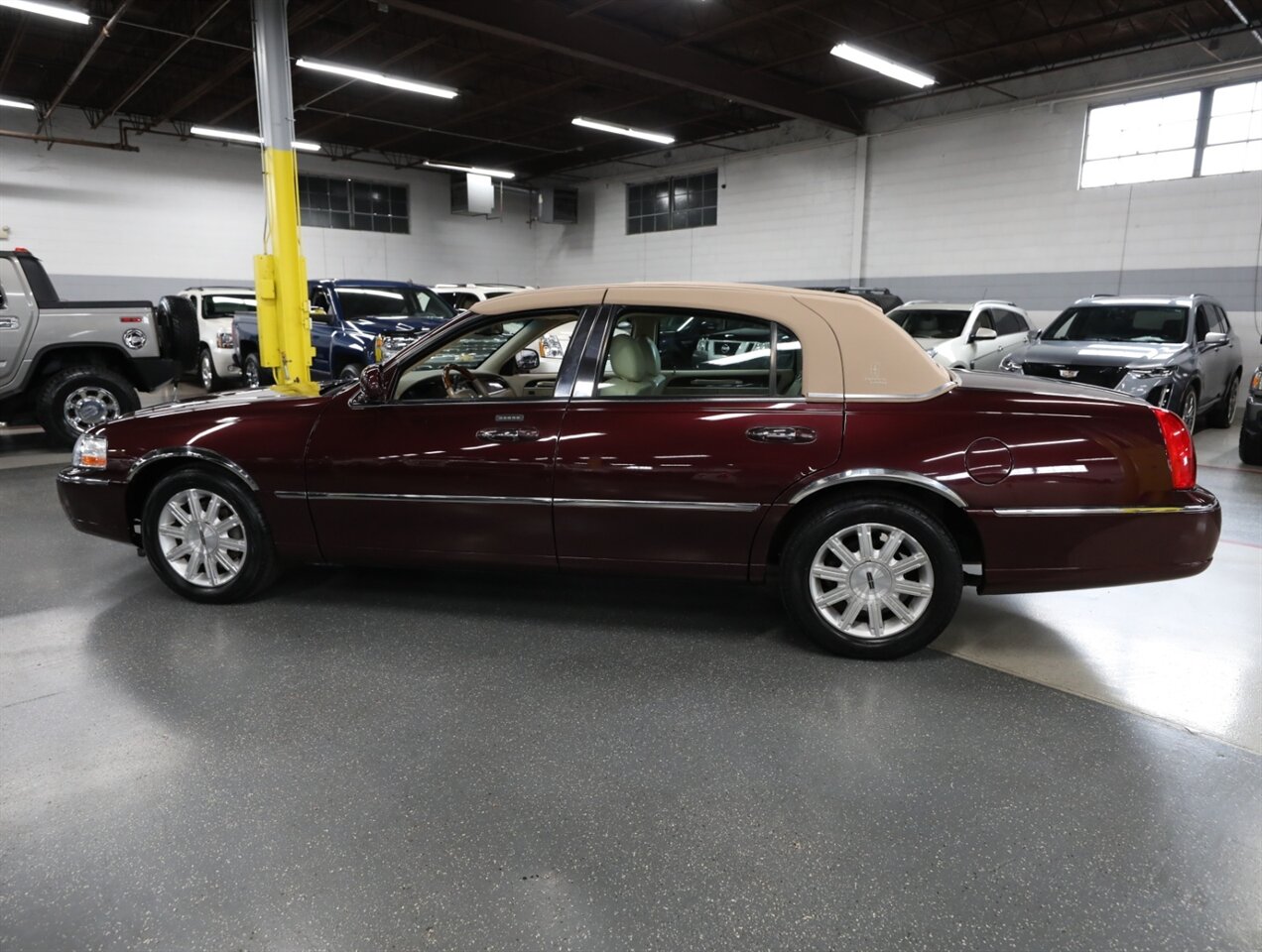 2008 Lincoln Town Car Signature Limited - Photo 14 - Addison, IL 60101