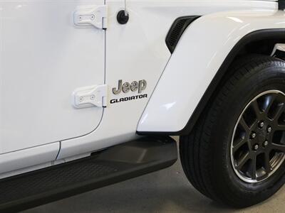 2020 Jeep Gladiator Overland 4X4   - Photo 9 - Addison, IL 60101