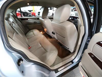 2011 Lincoln Town Car Signature Limited - Photo 19 - Addison, IL 60101