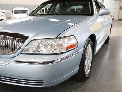 2011 Lincoln Town Car Signature Limited - Photo 5 - Addison, IL 60101