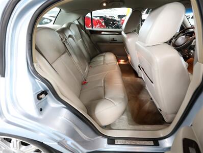 2011 Lincoln Town Car Signature Limited - Photo 20 - Addison, IL 60101