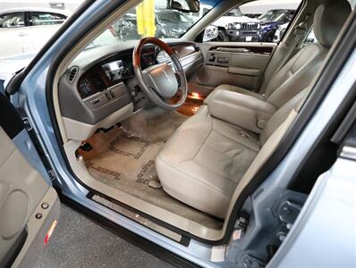 2011 Lincoln Town Car Signature Limited - Photo 28 - Addison, IL 60101