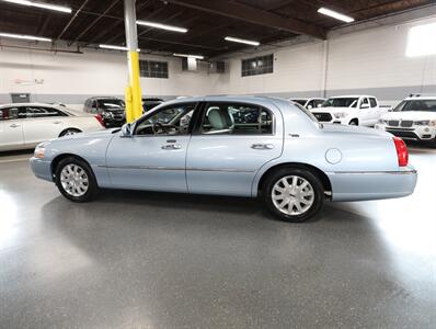 2011 Lincoln Town Car Signature Limited - Photo 14 - Addison, IL 60101