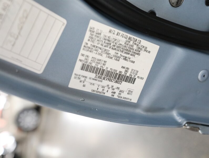 2011 Lincoln Town Car Signature Limited - Photo 34 - Addison, IL 60101