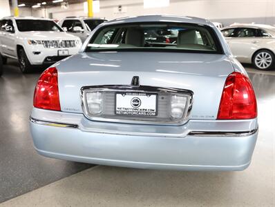 2011 Lincoln Town Car Signature Limited - Photo 11 - Addison, IL 60101