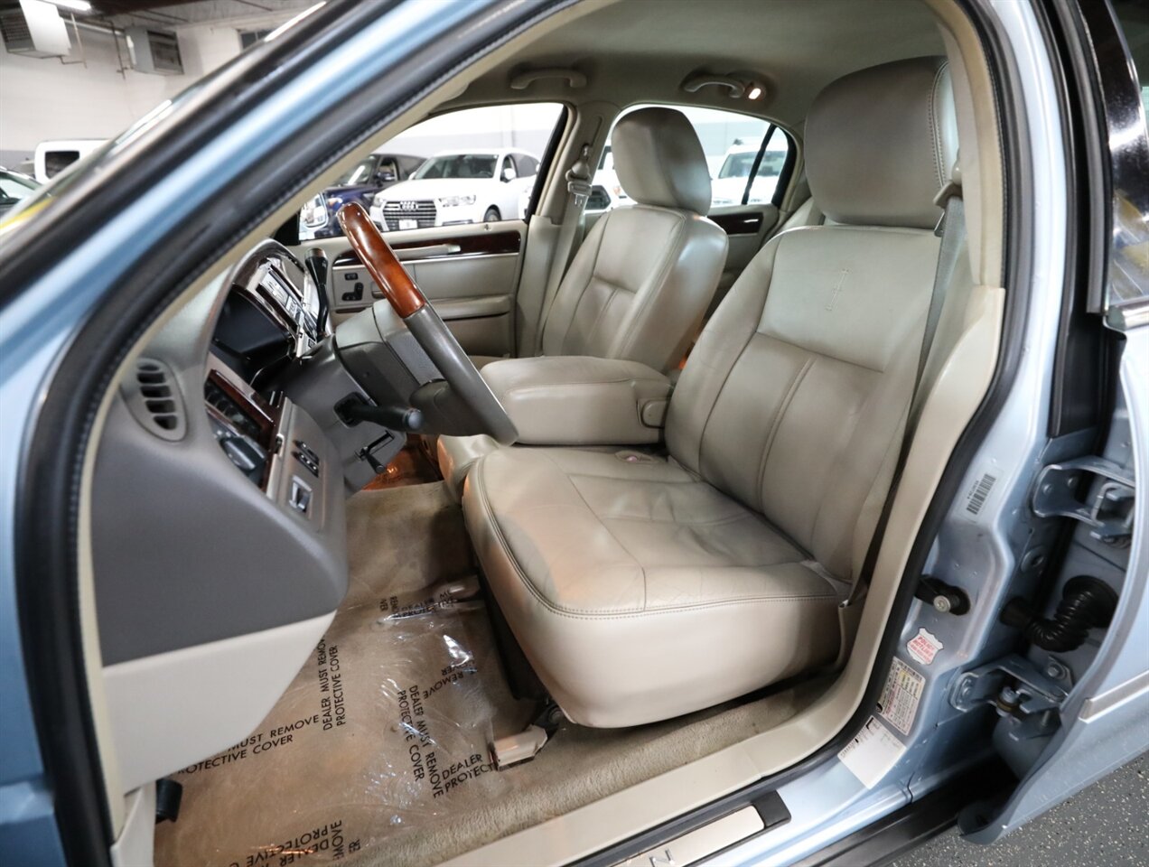 2011 Lincoln Town Car Signature Limited - Photo 29 - Addison, IL 60101