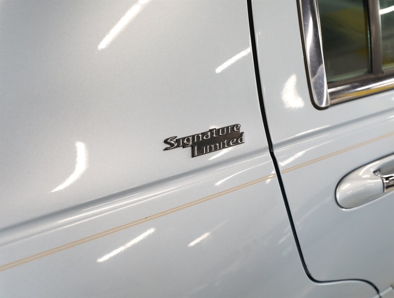 2011 Lincoln Town Car Signature Limited - Photo 9 - Addison, IL 60101