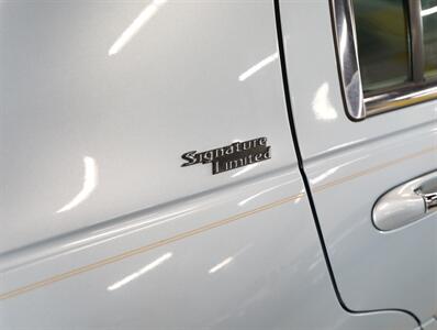 2011 Lincoln Town Car Signature Limited - Photo 9 - Addison, IL 60101