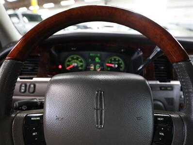 2011 Lincoln Town Car Signature Limited - Photo 31 - Addison, IL 60101