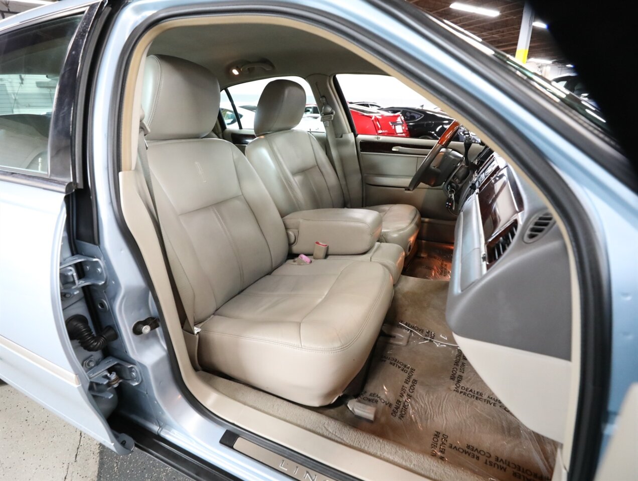 2011 Lincoln Town Car Signature Limited - Photo 17 - Addison, IL 60101