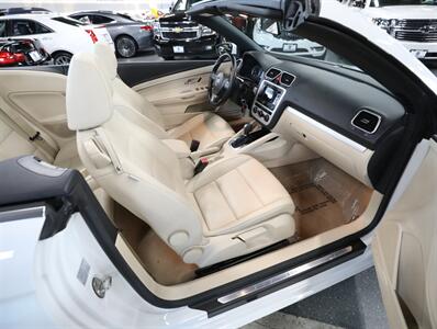 2016 Volkswagen Eos Komfort Edition   - Photo 18 - Addison, IL 60101