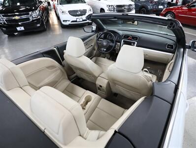 2016 Volkswagen Eos Komfort Edition   - Photo 16 - Addison, IL 60101