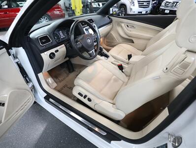 2016 Volkswagen Eos Komfort Edition   - Photo 24 - Addison, IL 60101