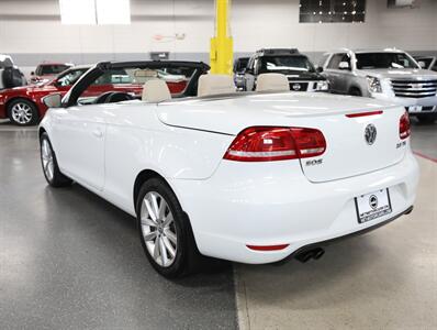 2016 Volkswagen Eos Komfort Edition   - Photo 13 - Addison, IL 60101