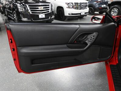 2002 Chevrolet Camaro Z28 SS 35TH ANNIVERSARY   - Photo 37 - Addison, IL 60101