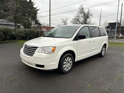 2009 Chrysler Town & Country LX   - Photo 3 - Portland, OR 97266