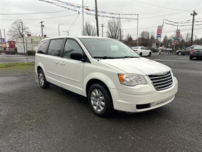 2009 Chrysler Town & Country LX   - Photo 2 - Portland, OR 97266
