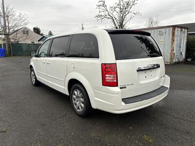 2009 Chrysler Town & Country LX   - Photo 5 - Portland, OR 97266