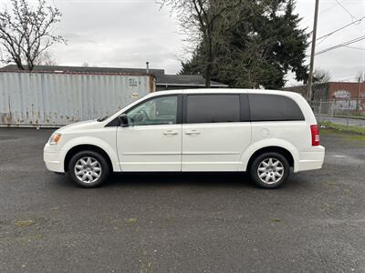 2009 Chrysler Town & Country LX   - Photo 6 - Portland, OR 97266