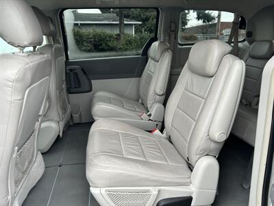 2009 Chrysler Town & Country LX   - Photo 13 - Portland, OR 97266
