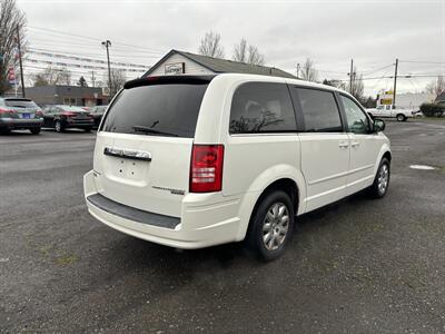 2009 Chrysler Town & Country LX   - Photo 7 - Portland, OR 97266