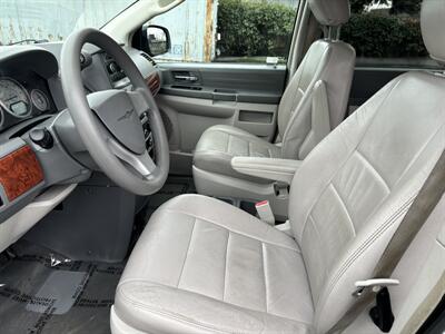 2009 Chrysler Town & Country LX   - Photo 10 - Portland, OR 97266