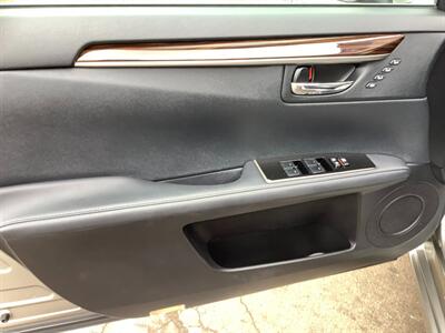 2017 Lexus ES   - Photo 11 - Crest Hill, IL 60403