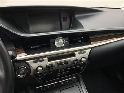 2017 Lexus ES   - Photo 18 - Crest Hill, IL 60403