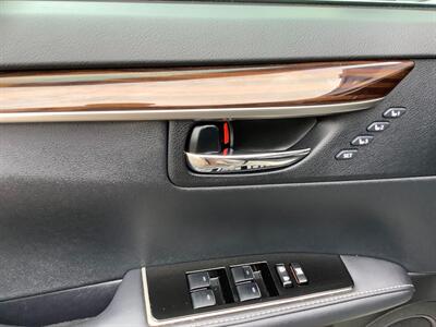 2017 Lexus ES   - Photo 12 - Crest Hill, IL 60403