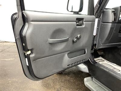 2004 Jeep Wrangler Unlimited   - Photo 12 - Crest Hill, IL 60403