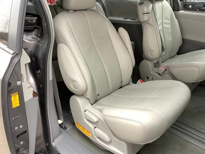 2014 Toyota Sienna XLE 8-Passenger - Photo 22 - Crest Hill, IL 60403