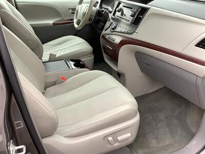 2014 Toyota Sienna XLE 8-Passenger - Photo 25 - Crest Hill, IL 60403
