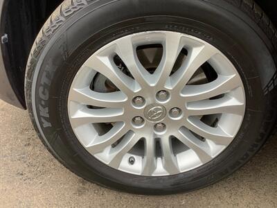 2014 Toyota Sienna XLE 8-Passenger - Photo 38 - Crest Hill, IL 60403