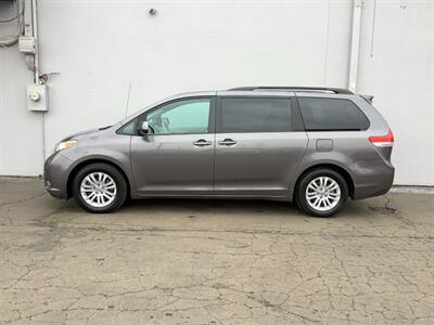 2014 Toyota Sienna XLE 8-Passenger - Photo 3 - Crest Hill, IL 60403