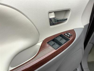 2014 Toyota Sienna XLE 8-Passenger - Photo 12 - Crest Hill, IL 60403